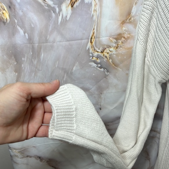 Banana Republic Turtle Neck Cable Knit Sweater Long Sleeve Cream SZ S - Picture 3 of 11